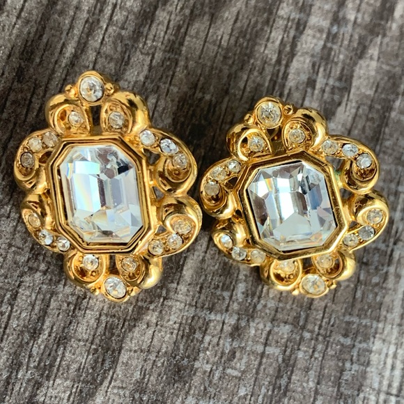 Vintage gold and silver clip on earrings - Picture 1 of 4